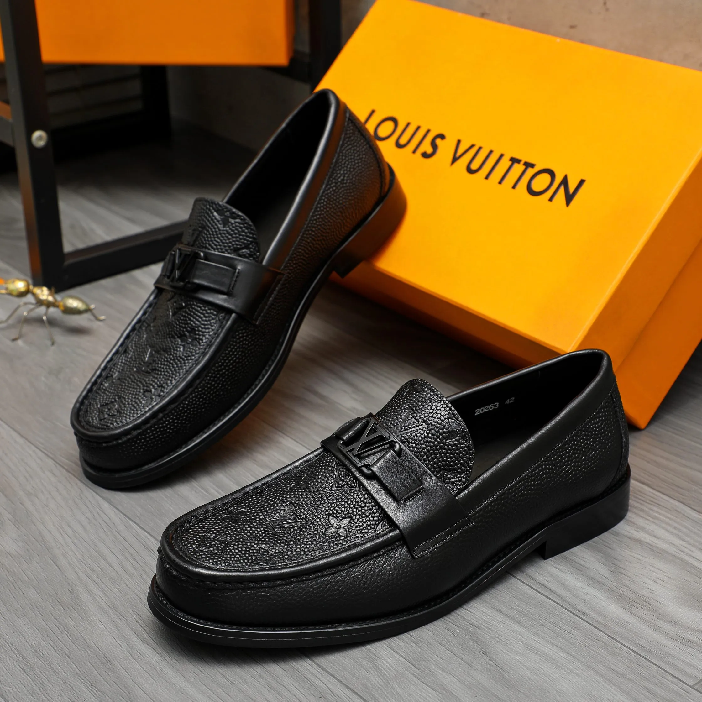 Men's shoes 💰420 Product trademark: LV "Louis Vuitton" business slip-on leather shoes Regular size: 38-45 (45 is custom-made and non-returnable) Product materials: Selected grain embossed cowhide upper, cowhide lining, original outsole
